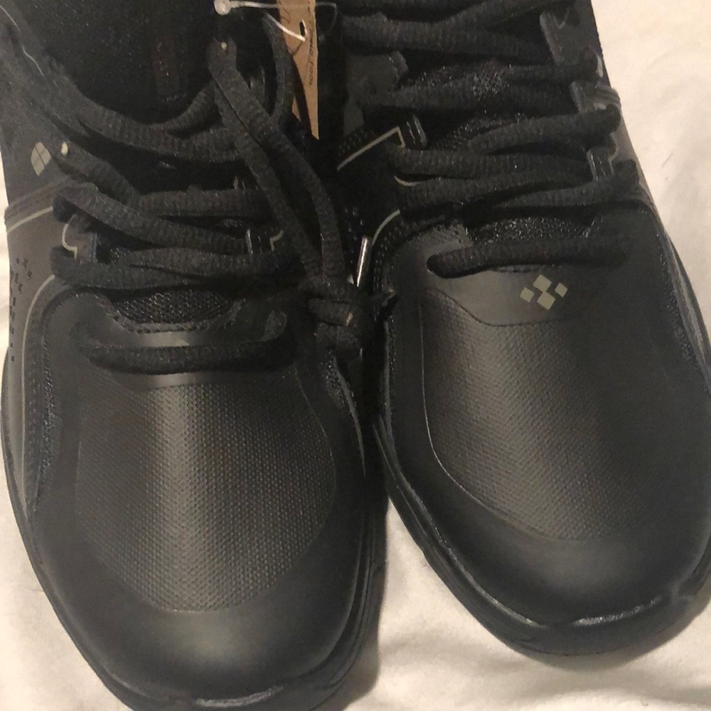 Black tennis shoes - Picture 6 of 10
